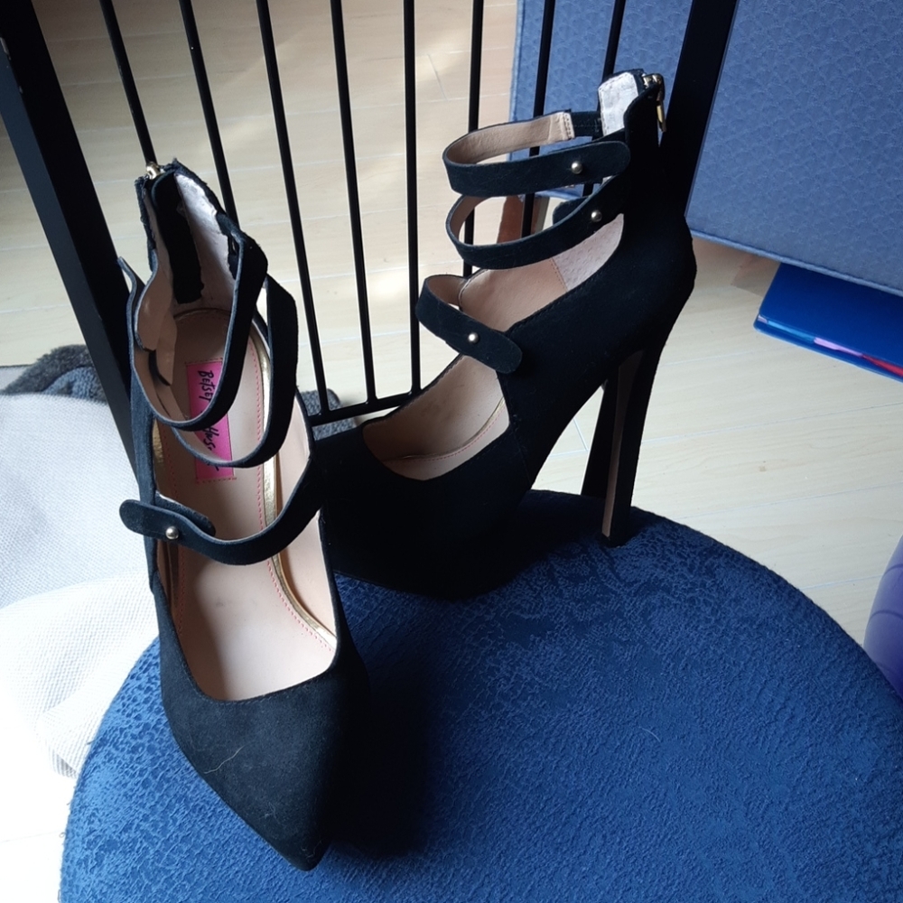 Betsey Johnson Shoes - Black Size 8